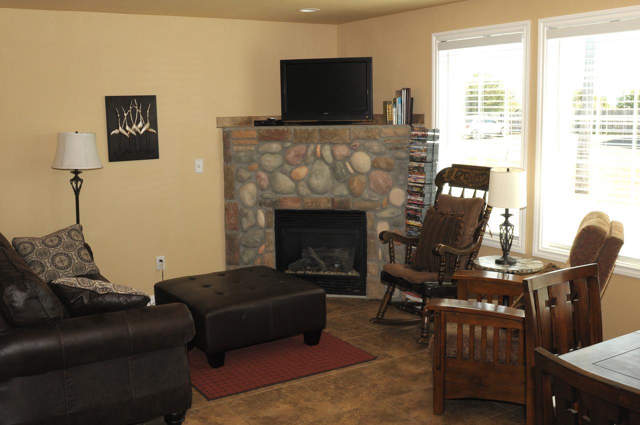 Collins Inn & Seaside Cottages (Adults Only) Ocean Shores Exterior photo